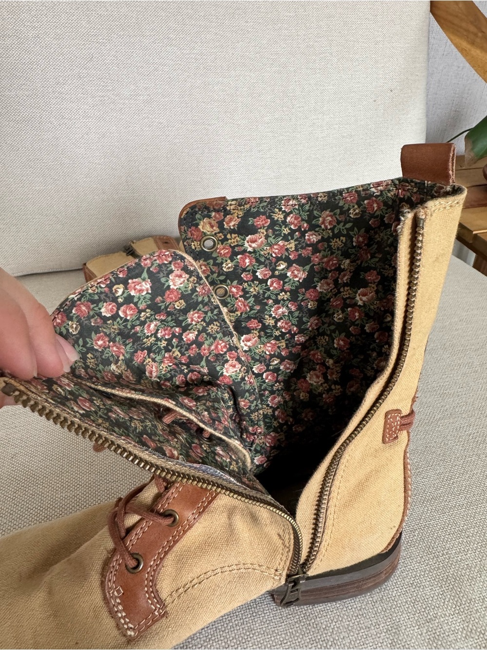 Seychelles Canvas & Leather Lace-Up Combat Boots Tan Beige Floral Lined 8.5 - Picture 7 of 9